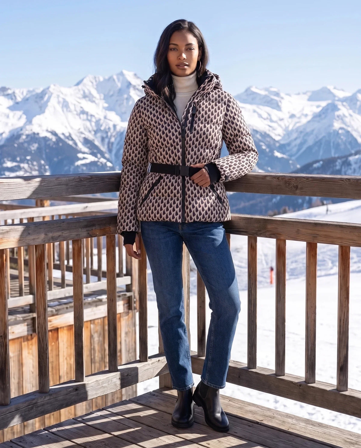 Fitted Hooded Puffer Jacket with Belt