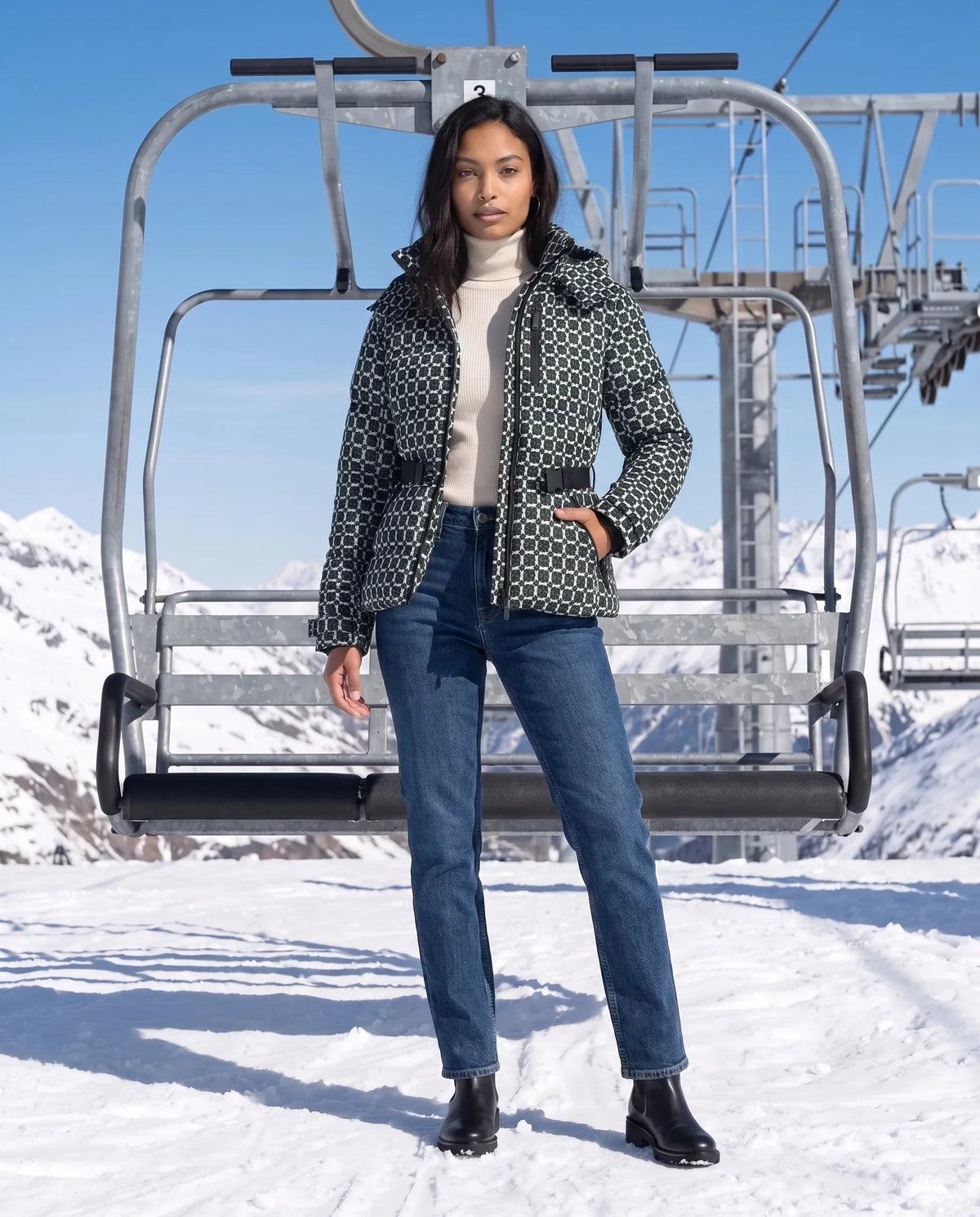 Fitted Hooded Puffer Jacket with Belt