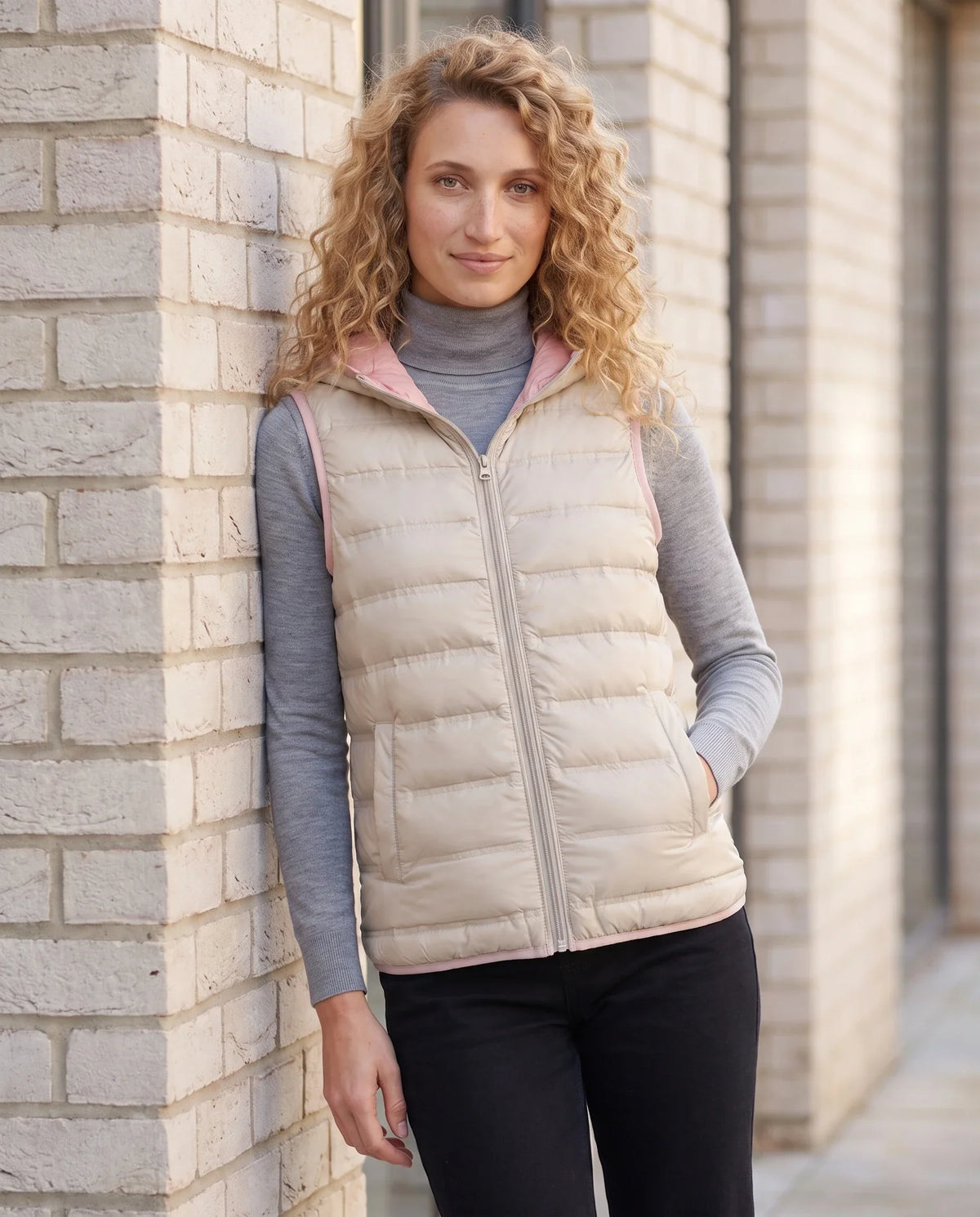 Lightweight Puffer Gilet with Contrast Lining