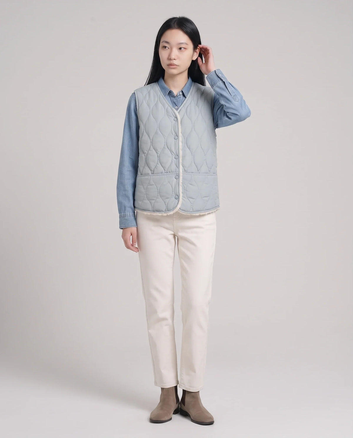 Sherpa-Lined Quilted Gilet with V-Neck