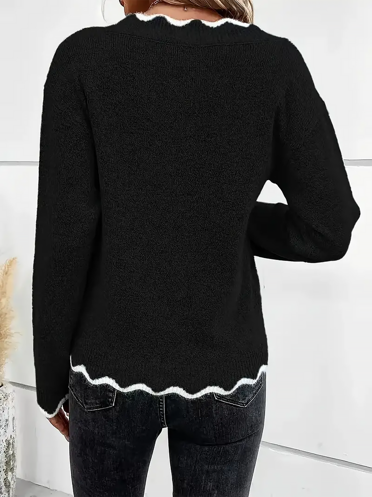 Scallop Trim V-Neck Jumper